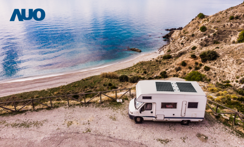 「可撓輕量化太陽光電板SunCurva」使用輕量特殊耐候型複合板取代傳統太陽能板的玻璃前板，不僅降低70%重量，每米平方僅3Kg；具有抗衝擊性能及通過電磁相容性測試，可應用於交通運輸工具，如露營車、遊艇等